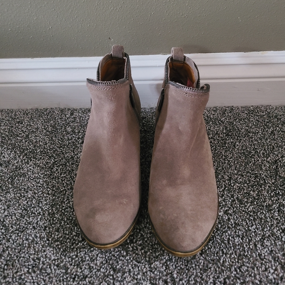Lucky Brand Bartalino Bootie, Size 7 - Picture 6 of 6
